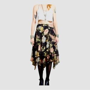 100% SILK Lauren by Ralph Lauren skirt. Layered floral midi with lining,  ize 4.
